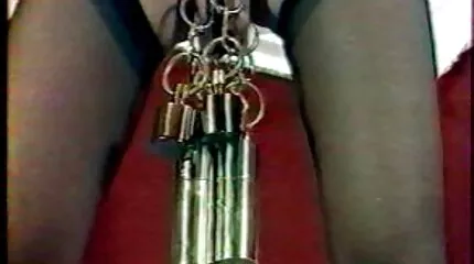 Lesbiske veninder onanere fisse med køn legetøj. tysk sexfilm