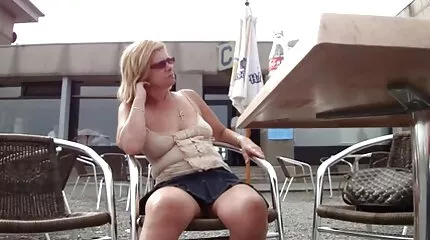 FootobOb xxxn pornos jerks pik med fødder og får sæd på fødder.