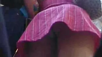 Pigen med unge porno briller har tendens til at have køn med læreren.