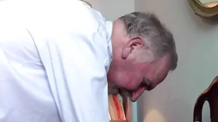 Pik og pisse fra brummer. porno film vagina