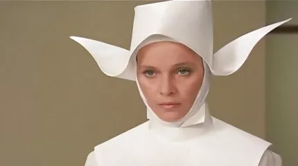 Kraftig pige gravid porno fucks nær poolen.