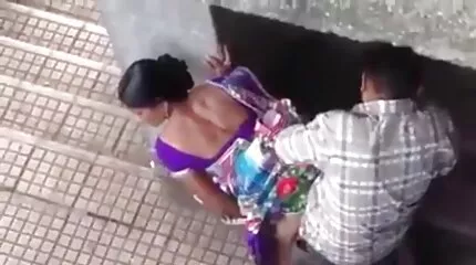 Mand knepper blød porno hustru for snyd.