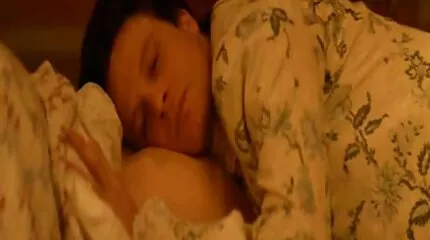 Han hopper pornofilm med katja kean godt på hanen.