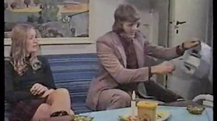 Oliver Fl Fl Nn sender en pik til en busty nabo, italiensk porno finde dens anvendelse.