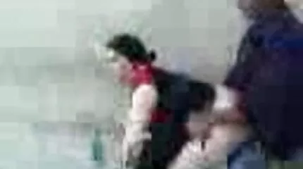 Kate Rich forfører chefen med arab porno film kroppen.