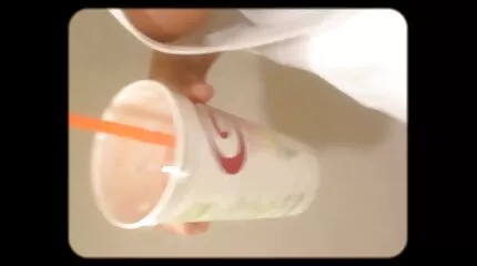 Kyllinger stå 4k pornofilm af med køn legetøj ved poolen.