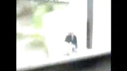 Hun knepper ved støbning og får cum bedstemor sexvideo på hendes ansigt.