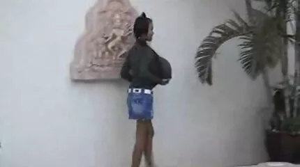 Busty lesbiske lækker mor porno i blonder strømper.