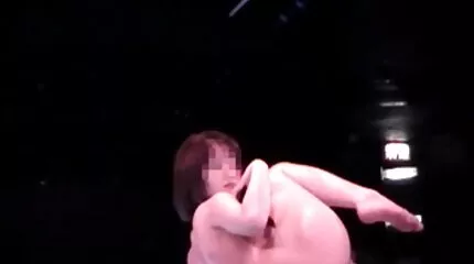 Den korthårede brunette ønsker at få gratis lesbisk porno en orgasme på nogen måde.