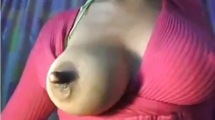 Kendra Spade tvang husholdersken til at slikke hendes fisse. kineser porno