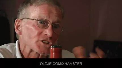 bu66legum med gratis porno zoo pik i fisse gnider bryster på tæppet.