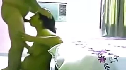 Hun pornofilm full rider pik, ryster med store malkninger.