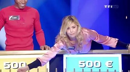 CorvAnder lesbiske pornofilm Corvus knepper en transvestit i røven.