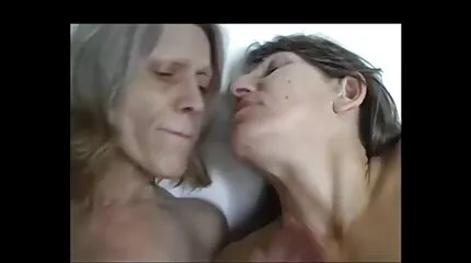 Frøken JEna fucks i brusebadet: tape under hendes porno film free bryster.