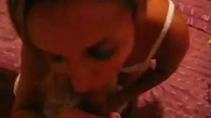 Fuck den frække husholderske porno med fede damer med en lang pik.