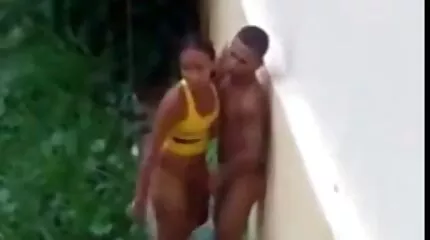 Han rider en pik med den hensigt at amatør pornofilm tømme mine bolde.