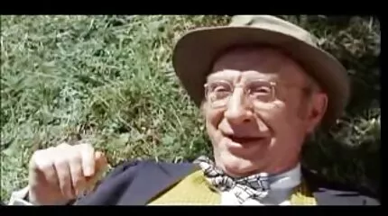 Shalina Devine giver hendes røv til långiveren. xxxn pornos