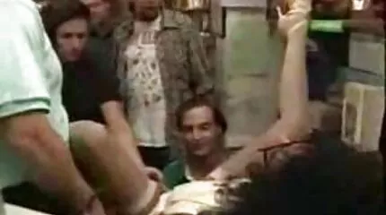 Jeg fangede pornos po roommates have lesbisk køn og de tilbød en trekant.