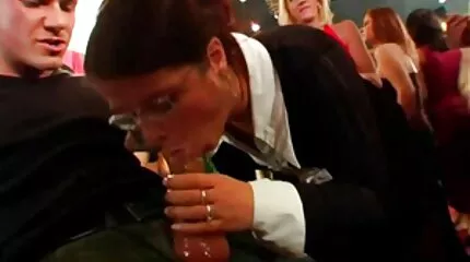 Håndjob og køn Madi Laine i Hentai bondage porno film billede.