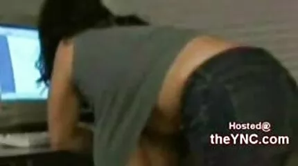 Lesbians slikke hinanden. porno lasse film