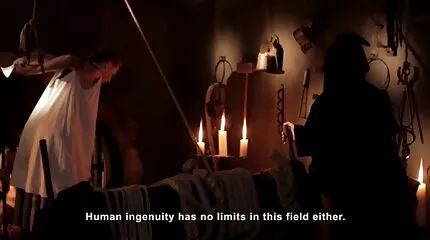 Moden pige lesbisk porno video kneppet i røven af en yngre elsker.