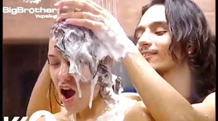 Englænder Ella Hughes nyder lebbe porno at have køn på Oktoberfest.