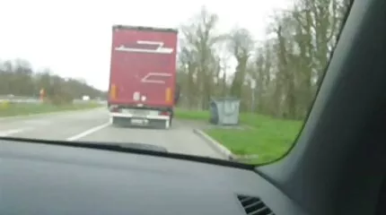 Hun snyder på sin fræk porno mand og knepper som din