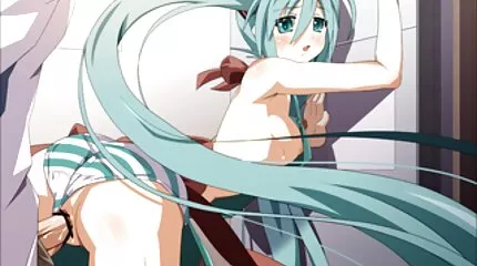 Stepmom lærer at onanere pik med porno film bi eksemplet på et sort rør.