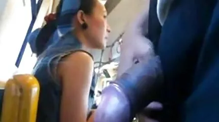 Marcus London tvang pornofilm homo en stædig ung kvinde til at arbejde hendes fisse.