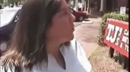 Lesbisk køn under et telefonopkald. bedstemor sexvideo