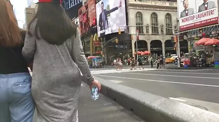 Sere Gomesna Gomes gravid porno spiller med en vibrator.